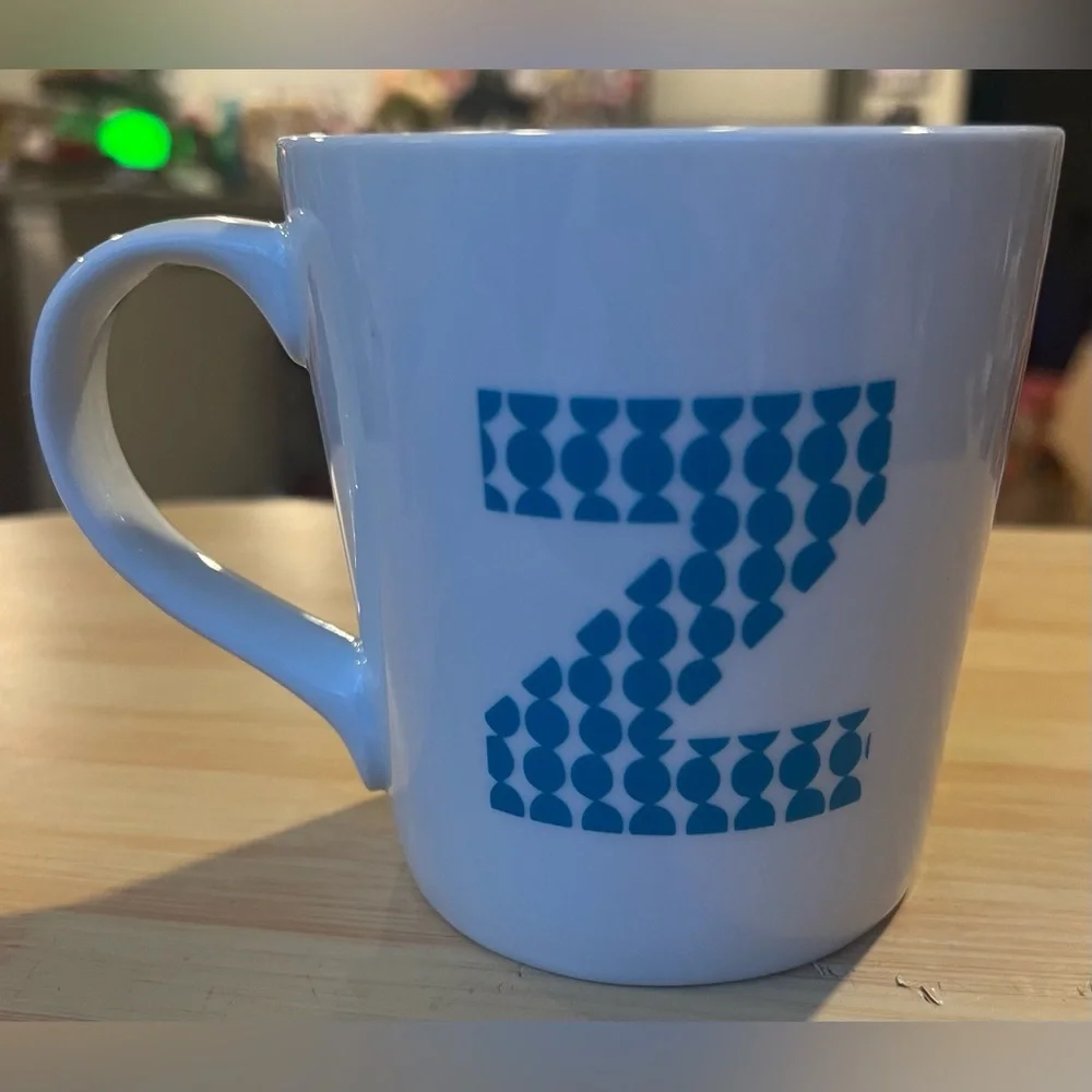 Crate & Barrel Blue Retro Style Floral Monogram Letter ‘Z’ Mug EUC!